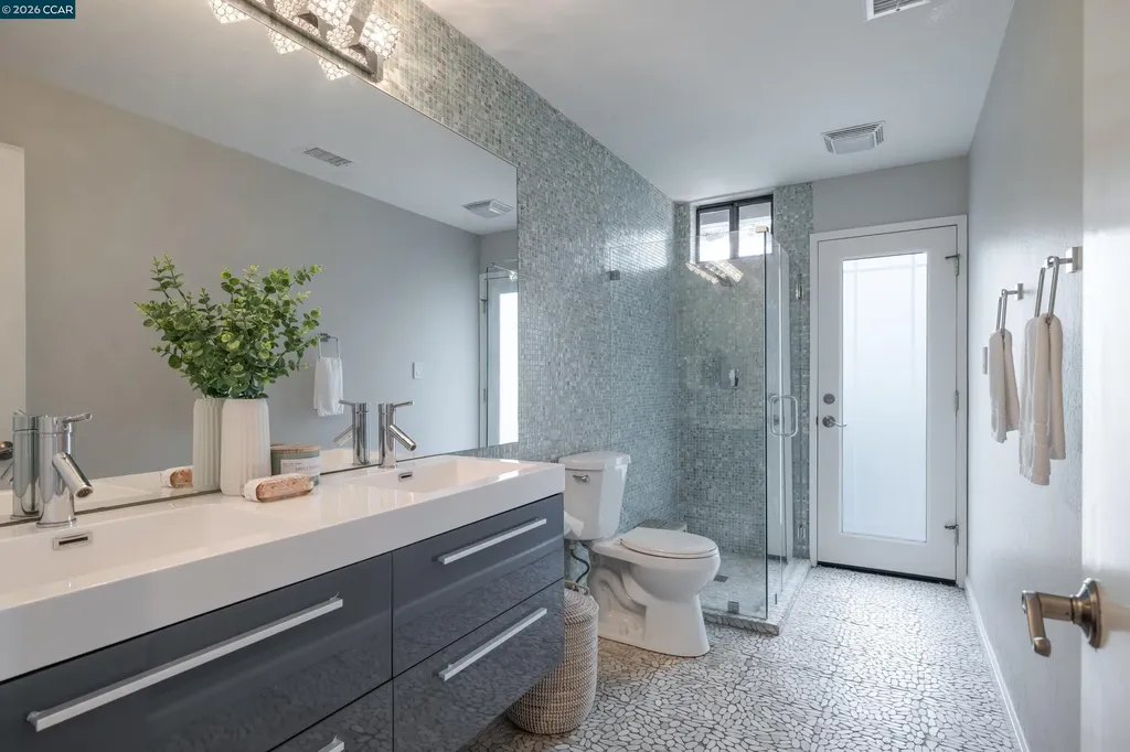 2 Leeward Glen Lafayette CA 94549