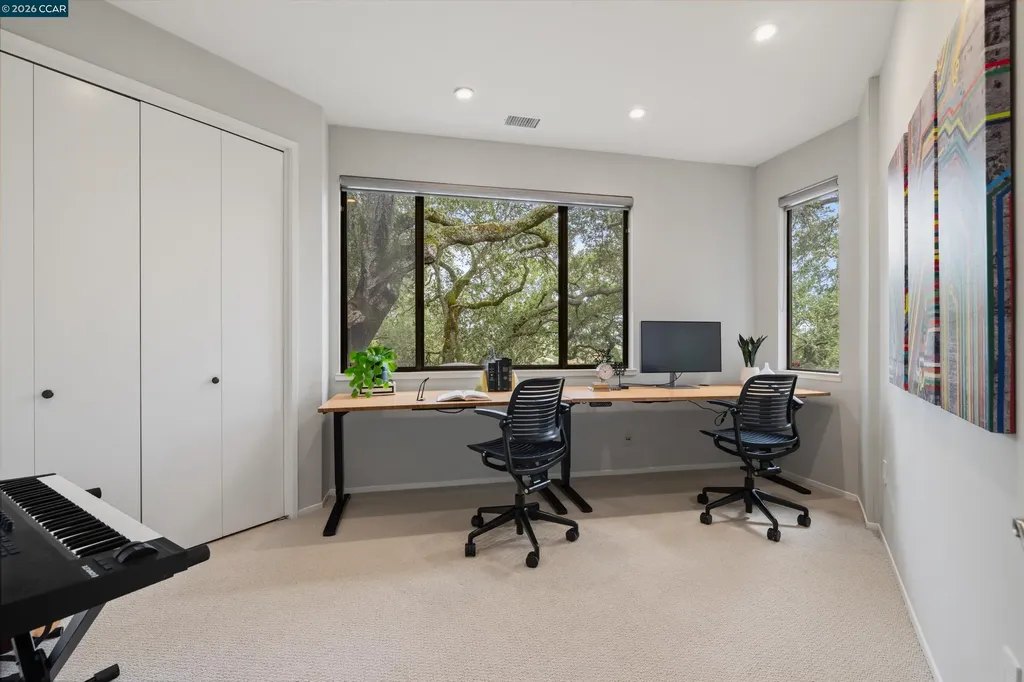 2 Leeward Glen Lafayette CA 94549