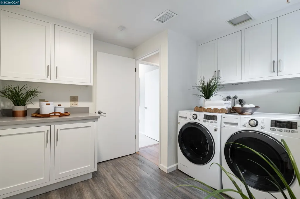 2 Leeward Glen Lafayette CA 94549