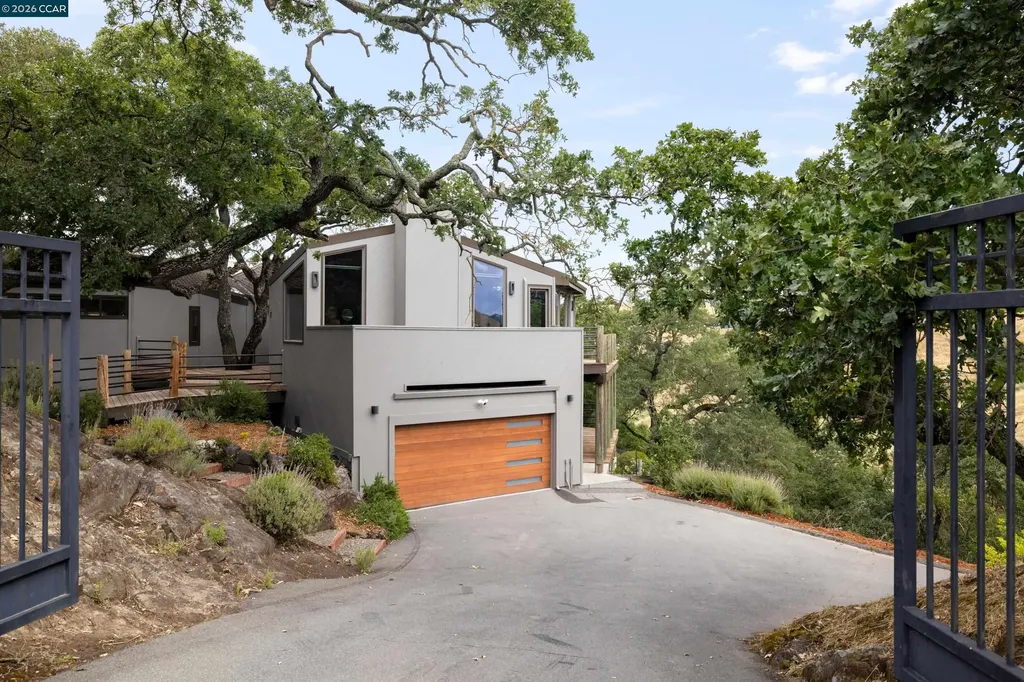 2 Leeward Glen Lafayette CA 94549