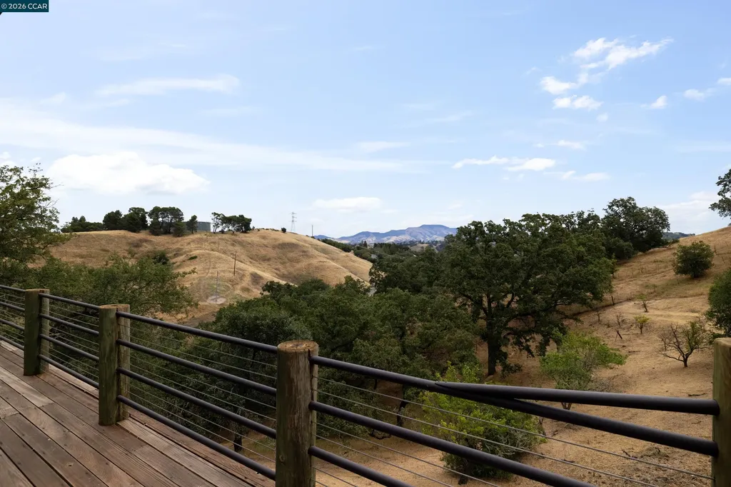 2 Leeward Glen Lafayette CA 94549