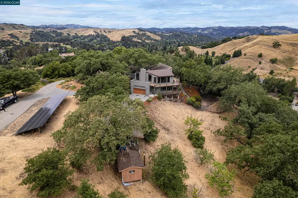 2 Leeward Glen Lafayette CA 94549