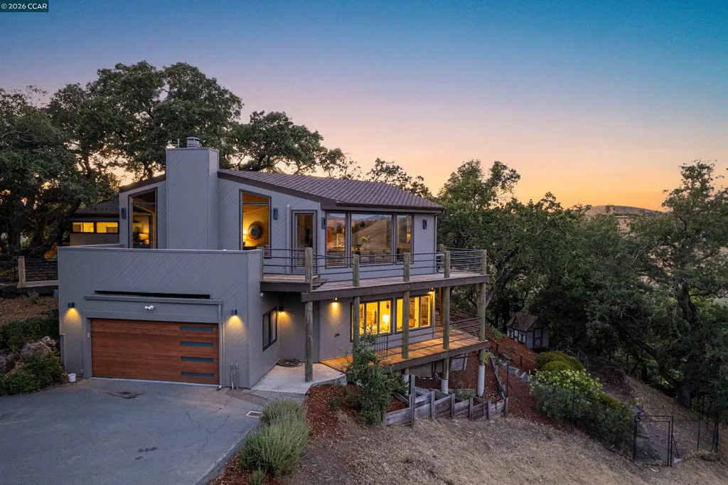 2 Leeward Glen Lafayette CA 94549