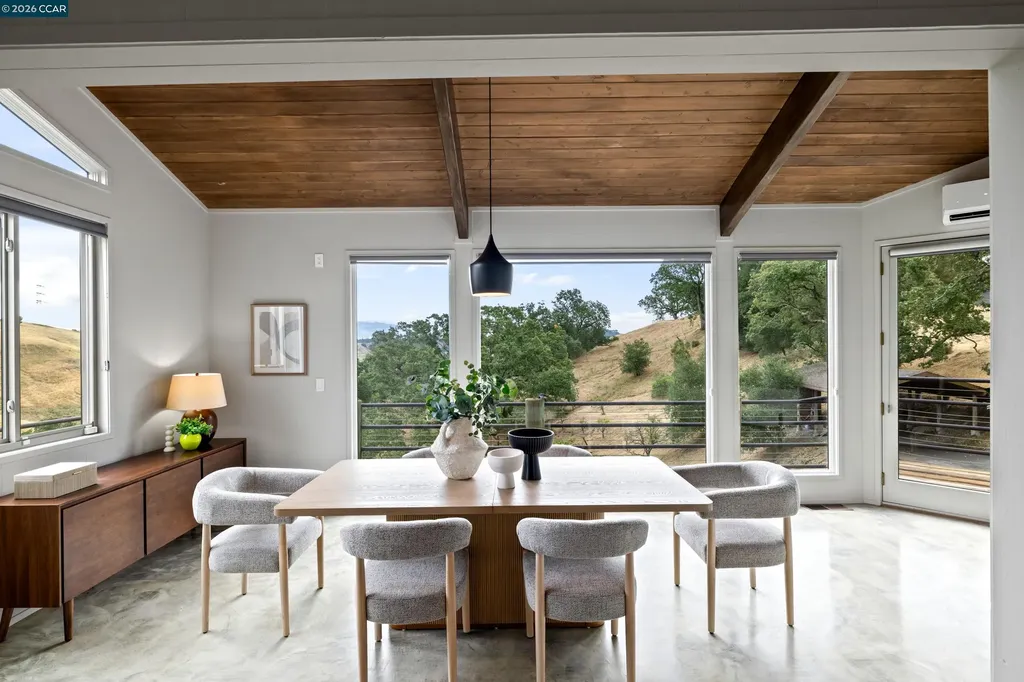 2 Leeward Glen Lafayette CA 94549