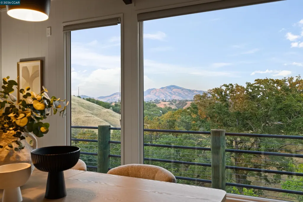 2 Leeward Glen Lafayette CA 94549