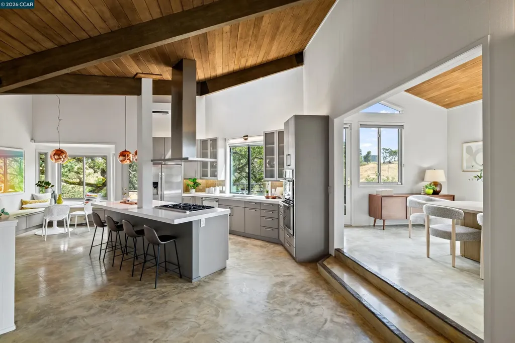 2 Leeward Glen Lafayette CA 94549