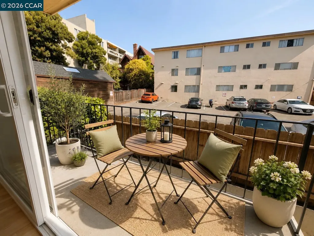 10 Moss Avenue Oakland CA 94610