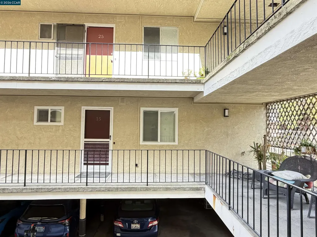 10 Moss Avenue Oakland CA 94610