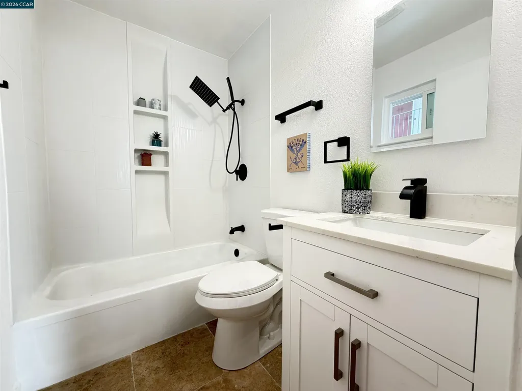 10 Moss Avenue Oakland CA 94610