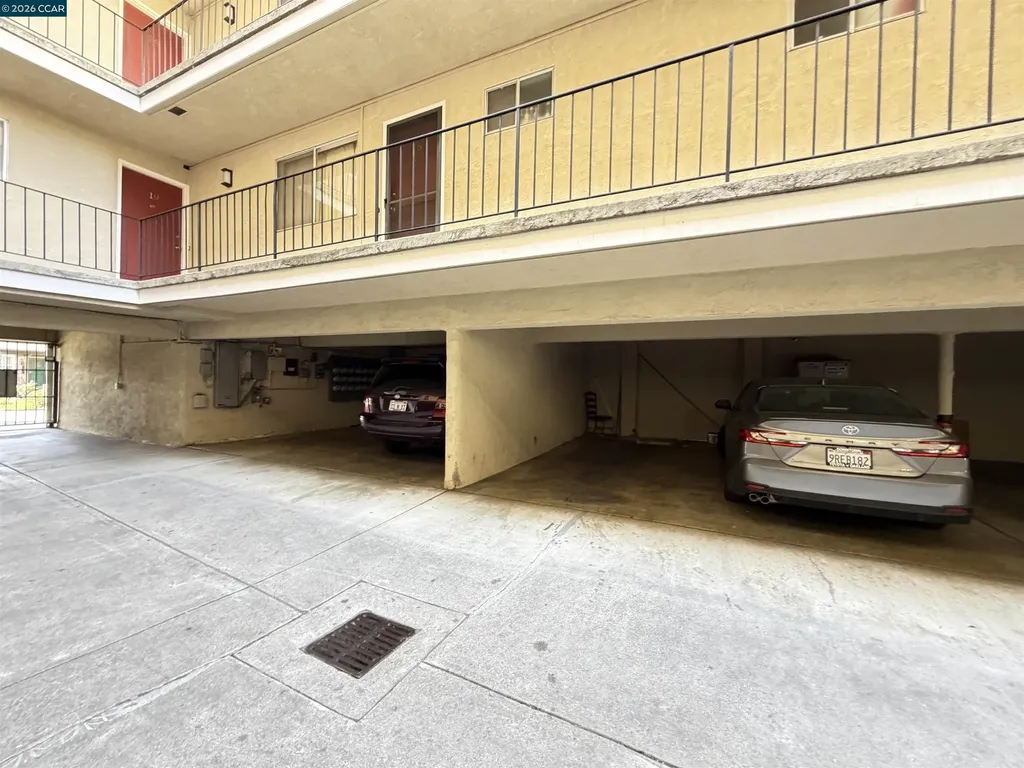 10 Moss Avenue Oakland CA 94610