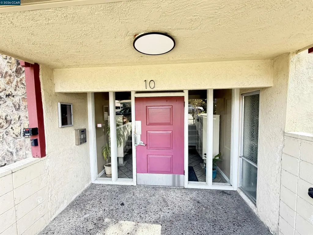 10 Moss Avenue Oakland CA 94610