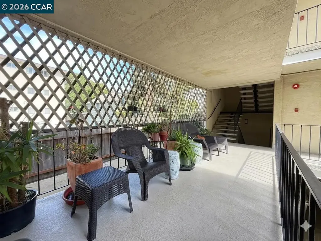10 Moss Avenue Oakland CA 94610