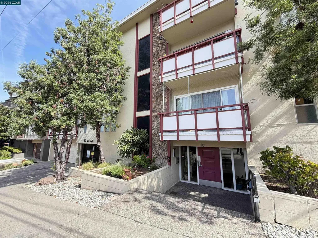 10 Moss Avenue Oakland CA 94610