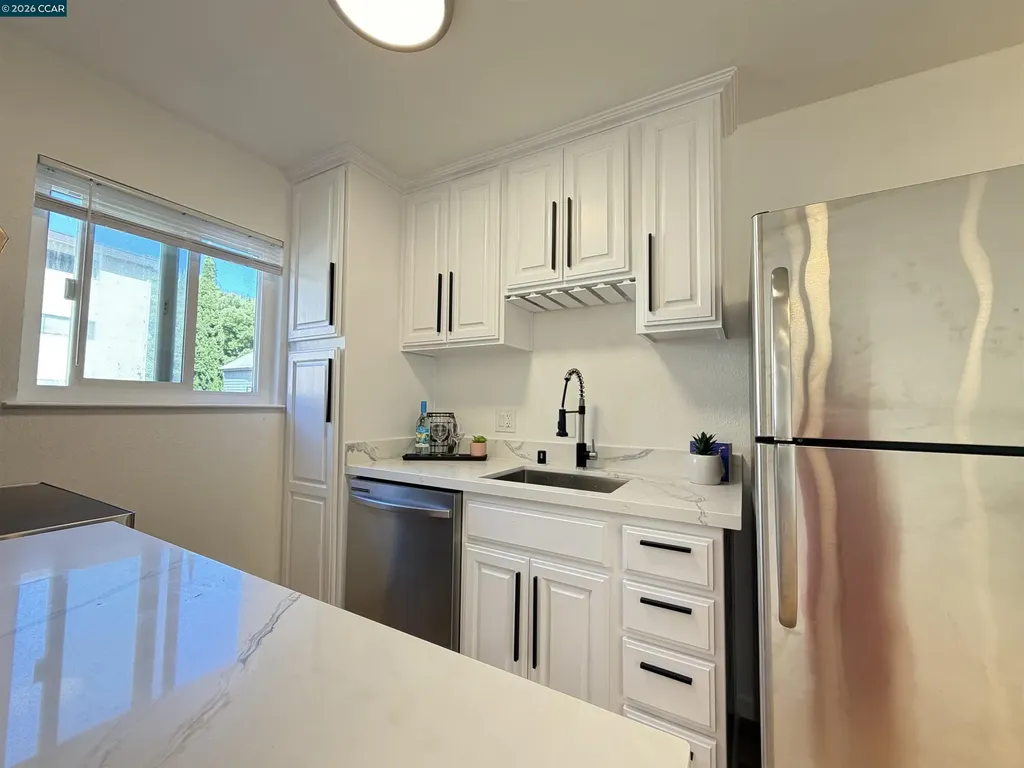 10 Moss Avenue Oakland CA 94610