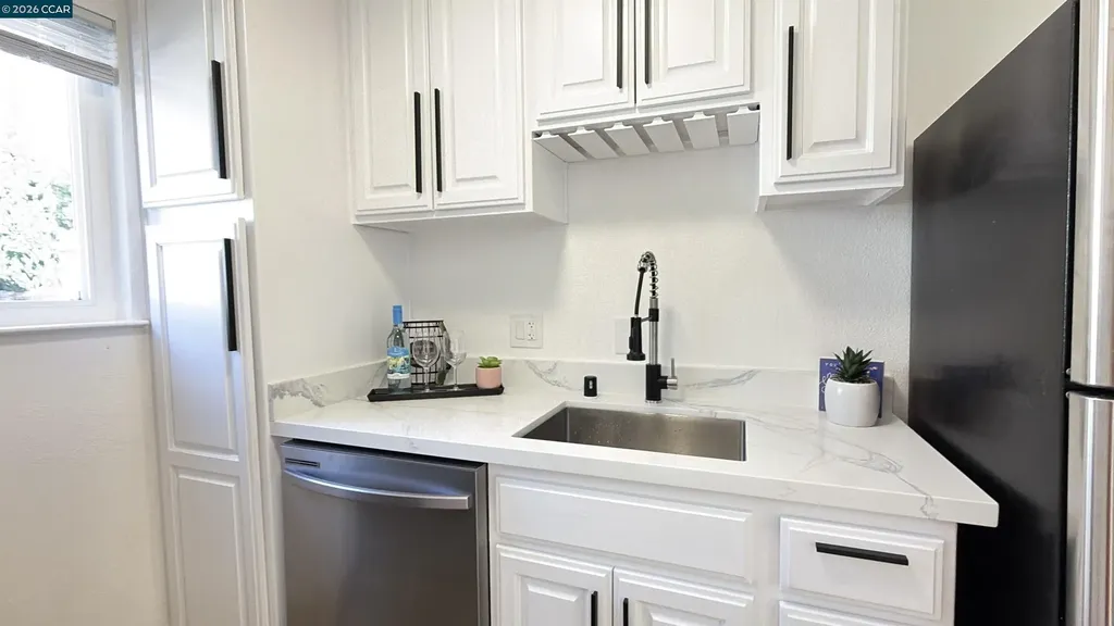 10 Moss Avenue Oakland CA 94610