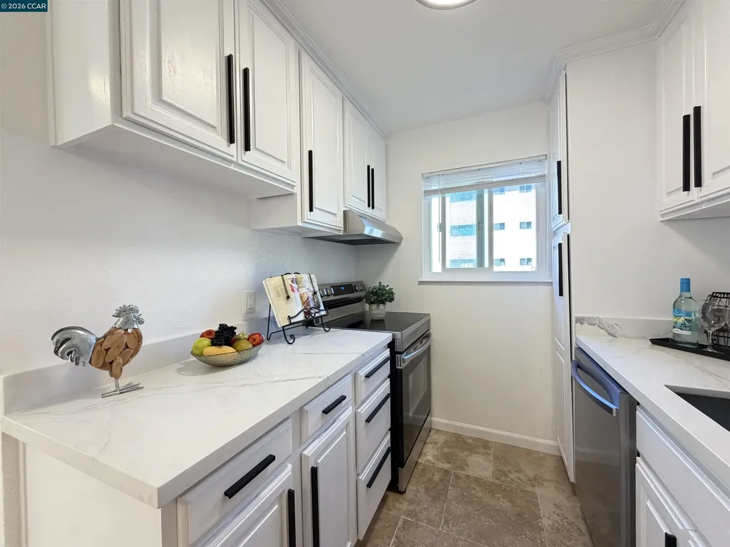 10 Moss Avenue Oakland CA 94610