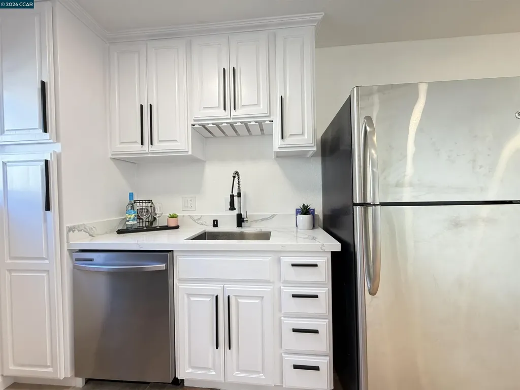 10 Moss Avenue Oakland CA 94610