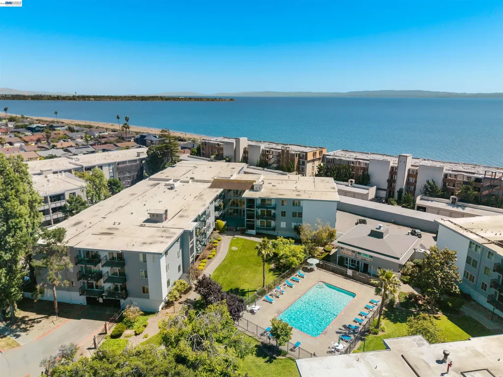 960 Shorepoint Court Alameda CA 94501
