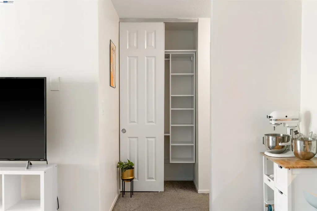 960 Shorepoint Court Alameda CA 94501