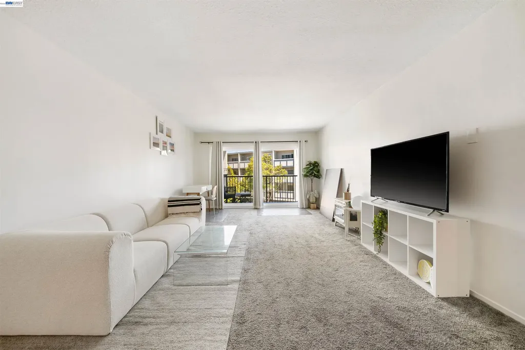 960 Shorepoint Court Alameda CA 94501