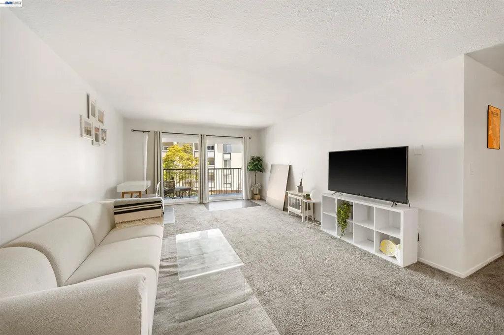 960 Shorepoint Court Alameda CA 94501