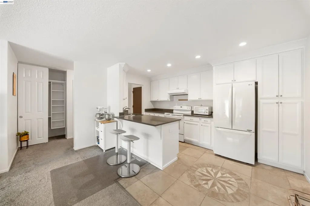 960 Shorepoint Court Alameda CA 94501