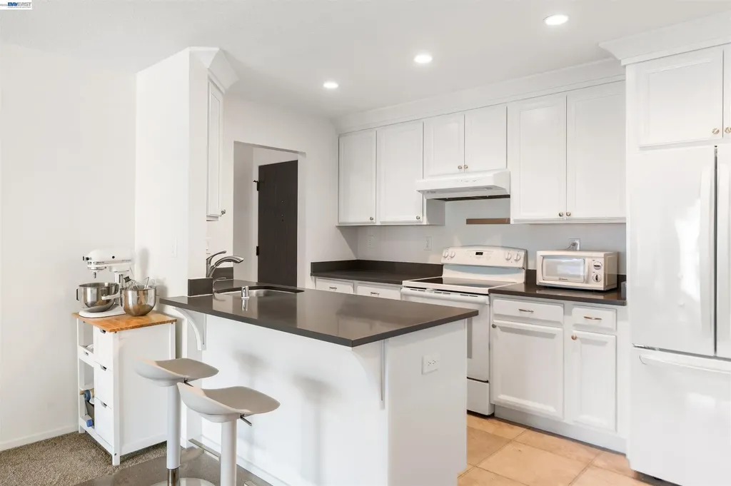 960 Shorepoint Court Alameda CA 94501