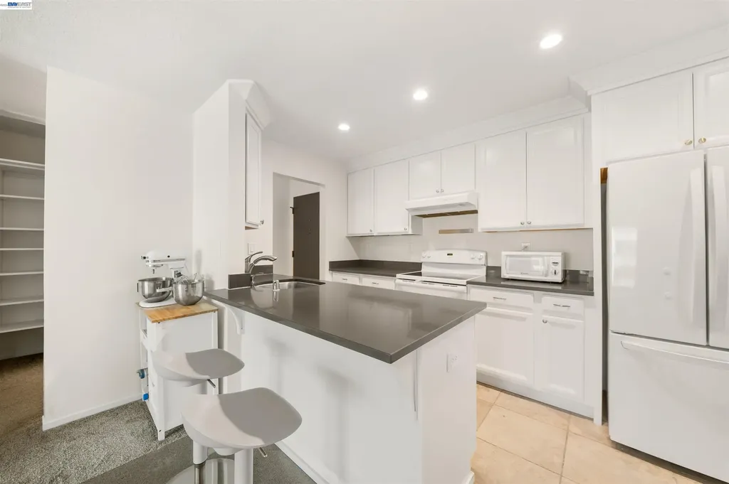 960 Shorepoint Court Alameda CA 94501