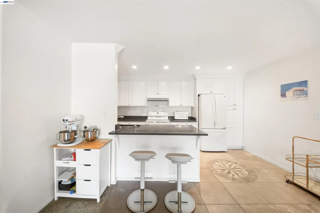 960 Shorepoint Court Alameda CA 94501