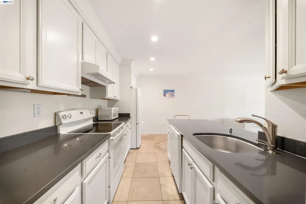 960 Shorepoint Court Alameda CA 94501