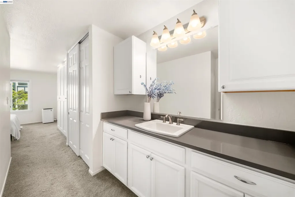 960 Shorepoint Court Alameda CA 94501