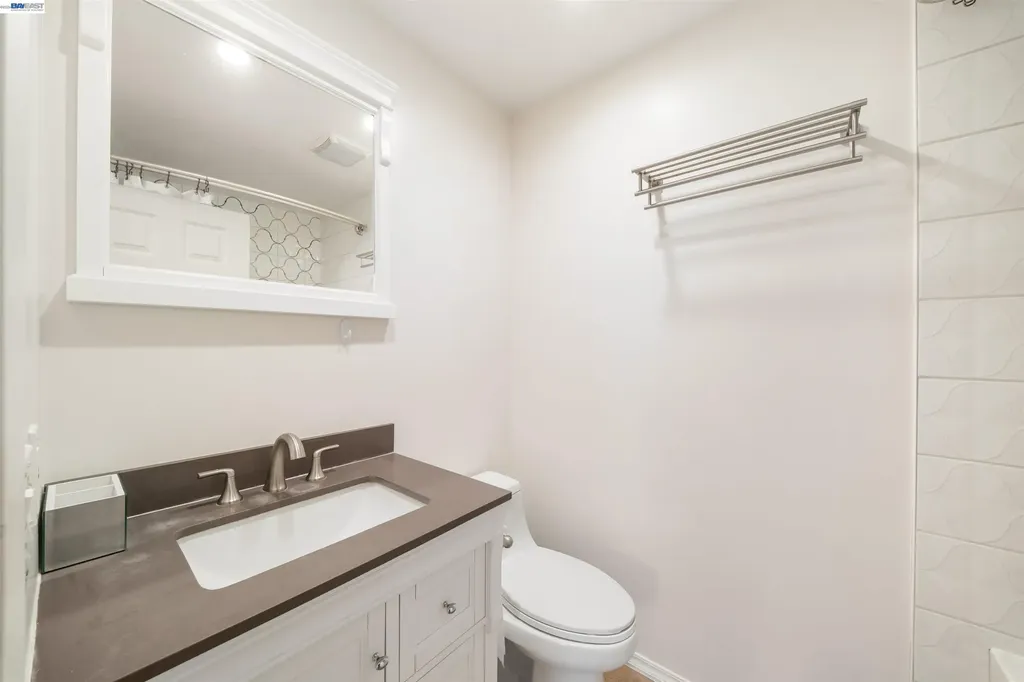 960 Shorepoint Court Alameda CA 94501