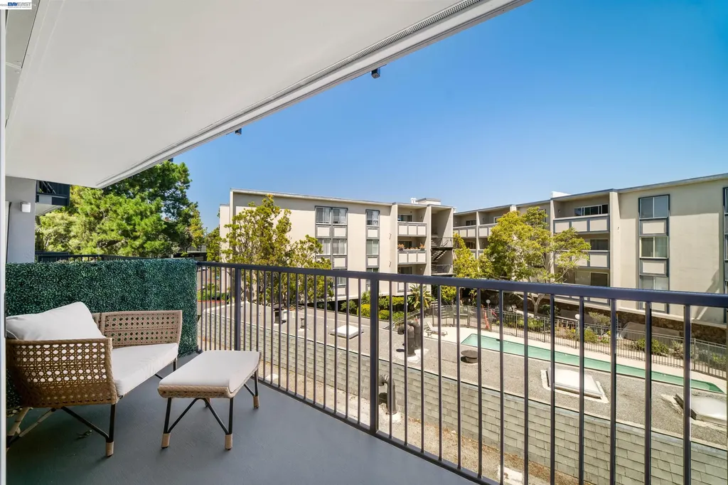 960 Shorepoint Court Alameda CA 94501