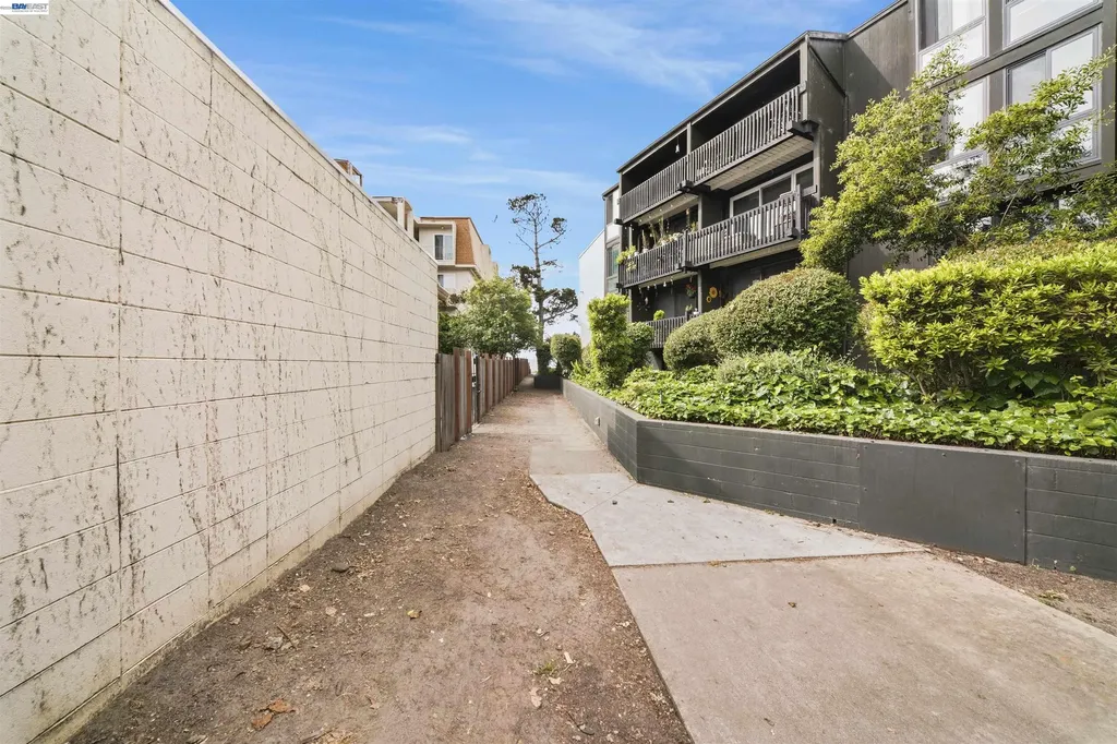 960 Shorepoint Court Alameda CA 94501