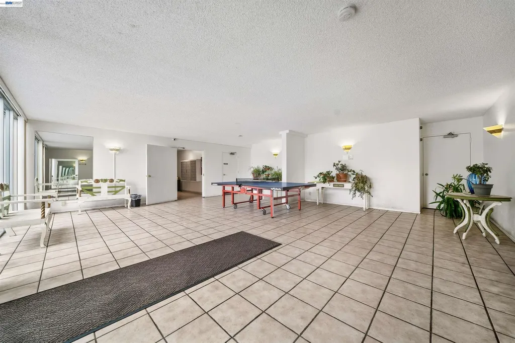 960 Shorepoint Court Alameda CA 94501