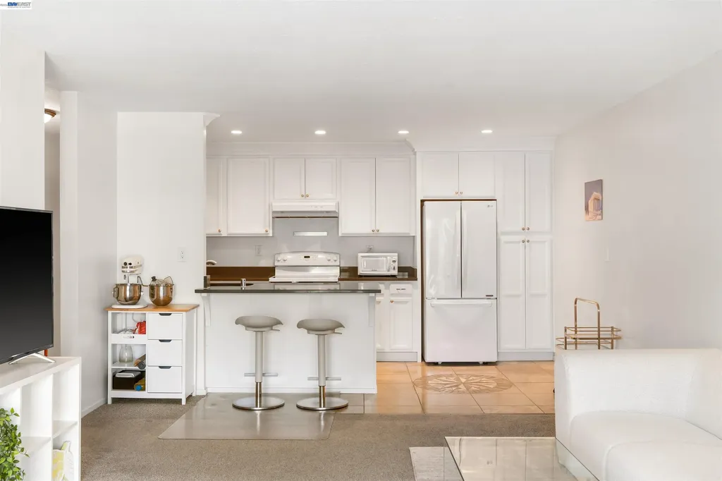 960 Shorepoint Court Alameda CA 94501