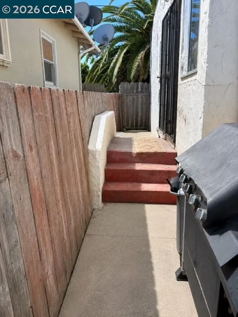 251 E 17th Street Pittsburg CA 94565