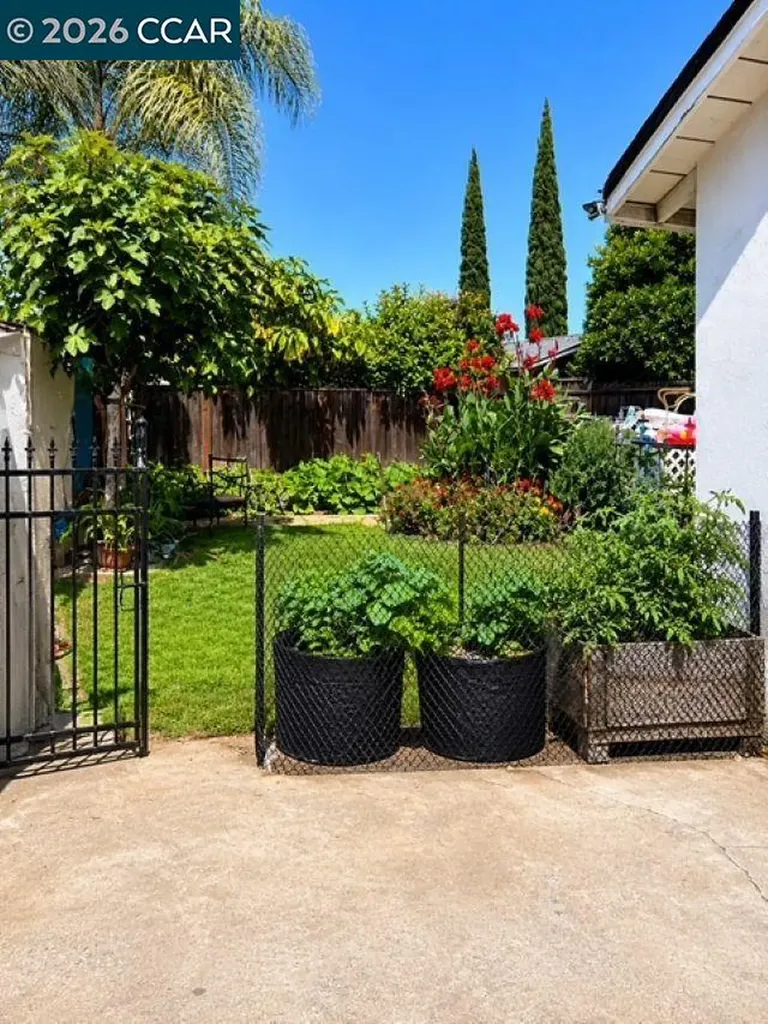 251 E 17th Street Pittsburg CA 94565