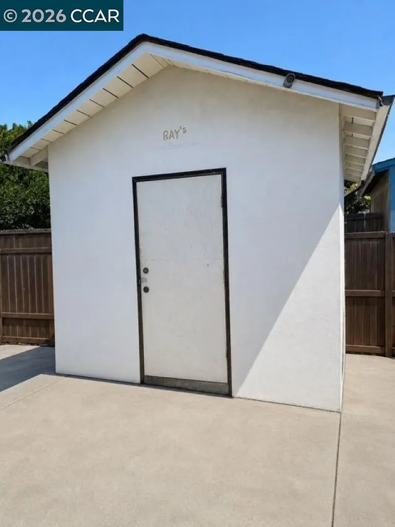 251 E 17th Street Pittsburg CA 94565