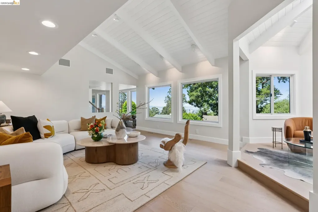 6200 Wood Drive Oakland CA 94611