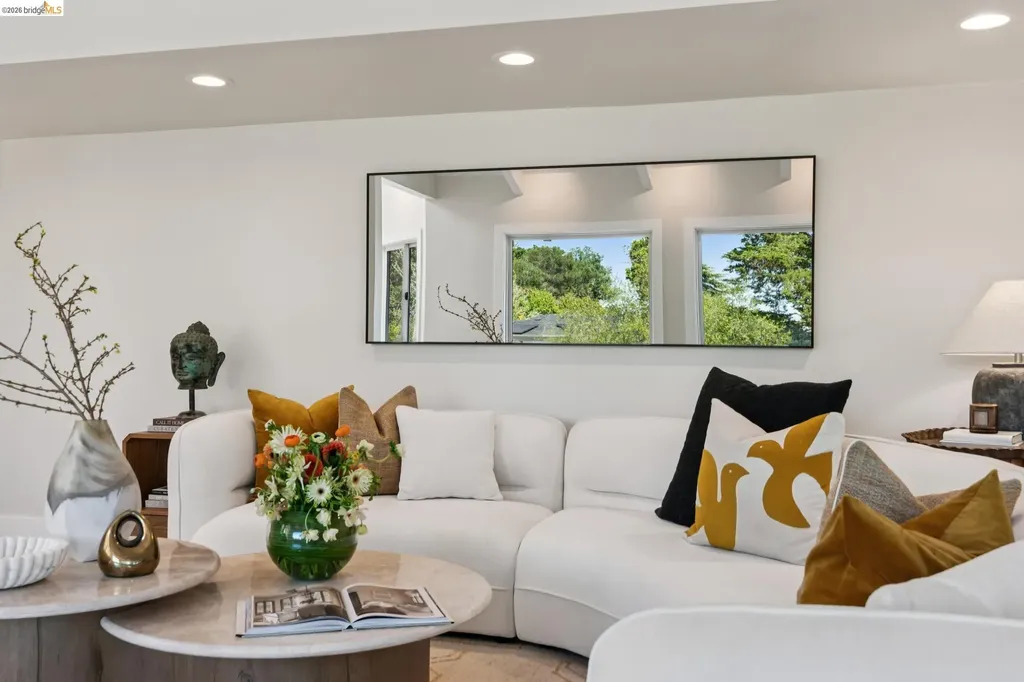 6200 Wood Drive Oakland CA 94611
