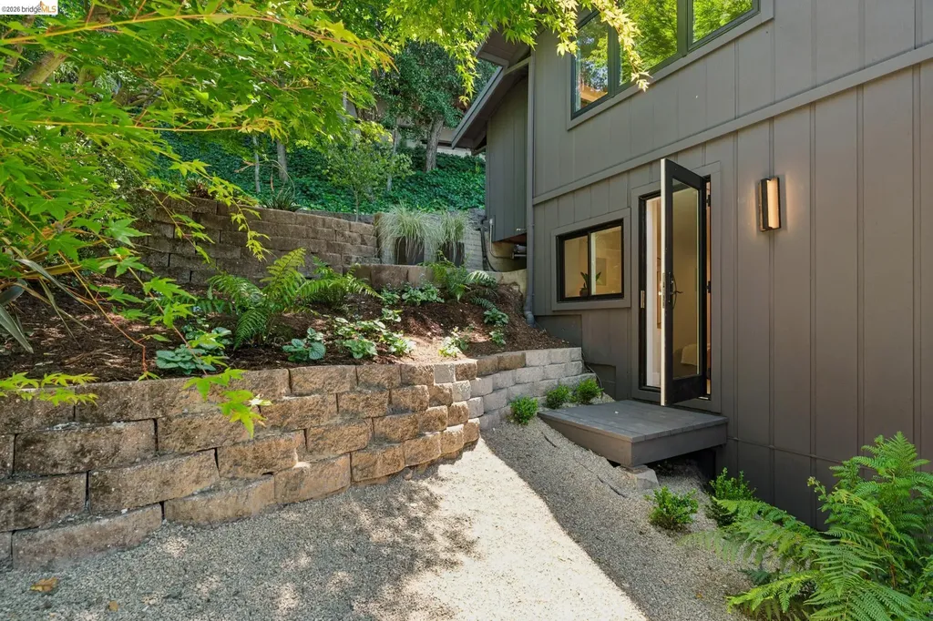 6200 Wood Drive Oakland CA 94611