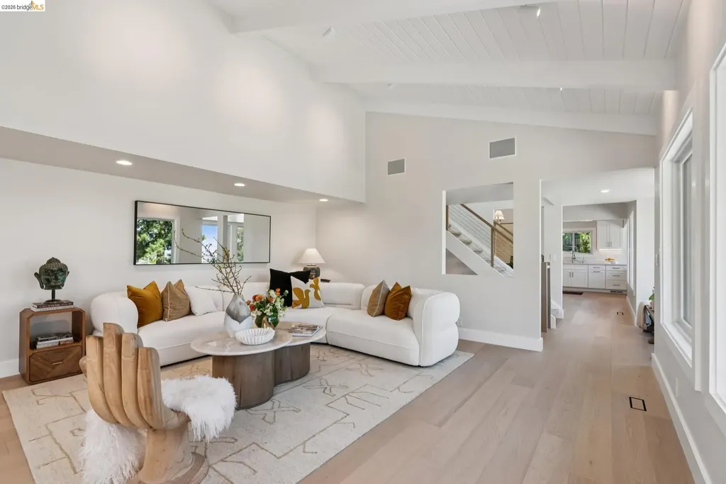 6200 Wood Drive Oakland CA 94611
