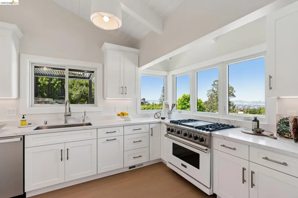 6200 Wood Drive Oakland CA 94611