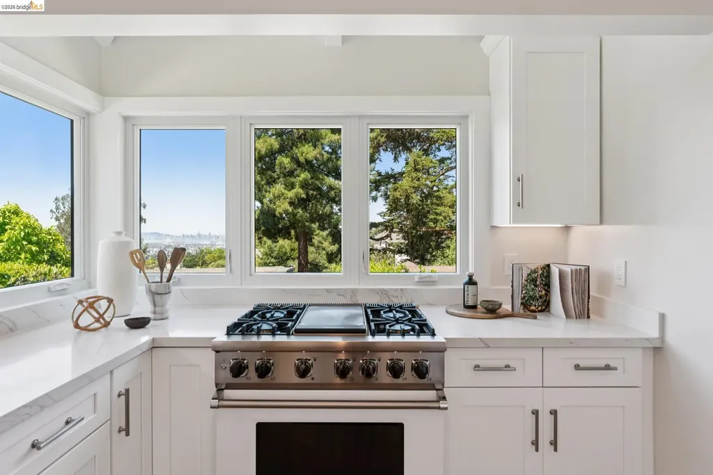 6200 Wood Drive Oakland CA 94611