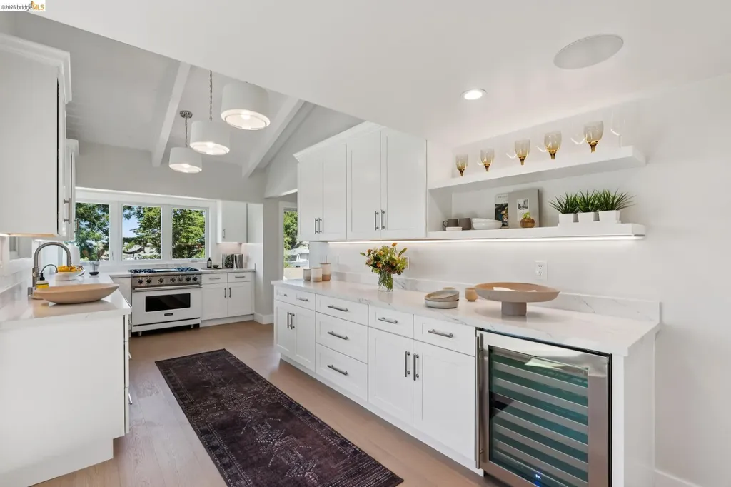 6200 Wood Drive Oakland CA 94611