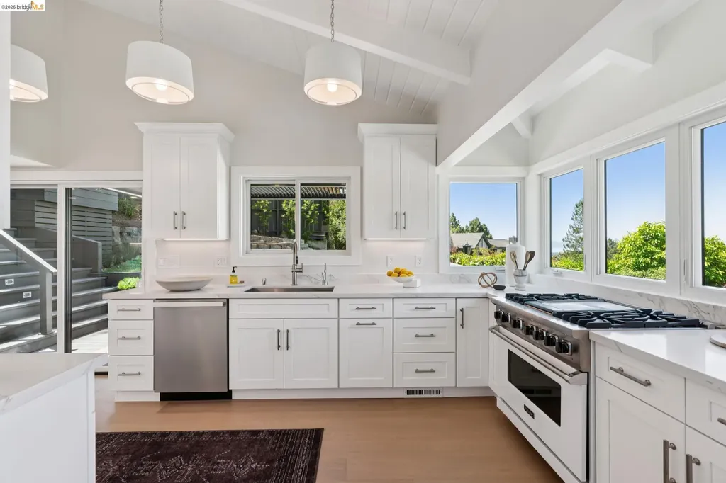 6200 Wood Drive Oakland CA 94611