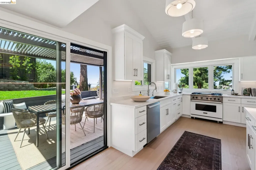 6200 Wood Drive Oakland CA 94611