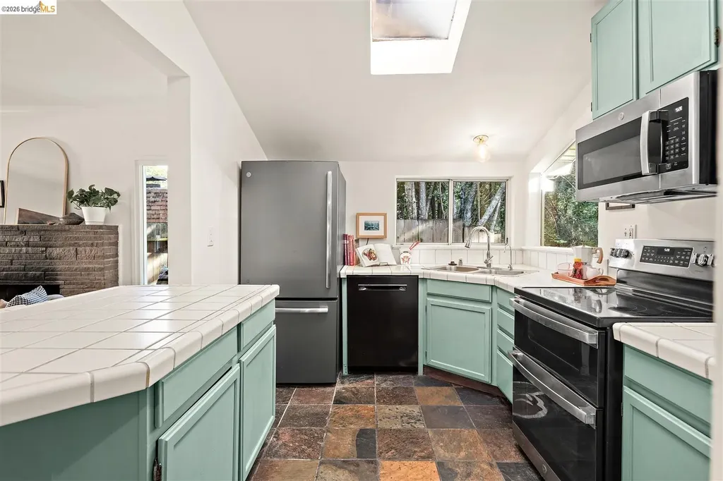 3001 Jordan Road Oakland CA 94602
