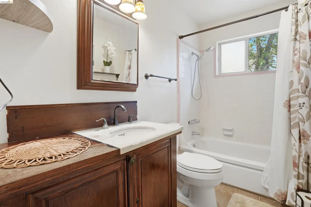 209 Honey Lane Oakley CA 94561
